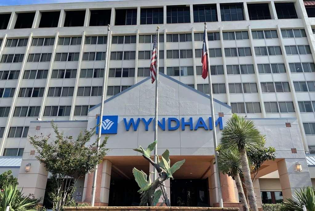 Wyndham Houston Near Nrg Park/Medical Center Hotel Bagian luar foto